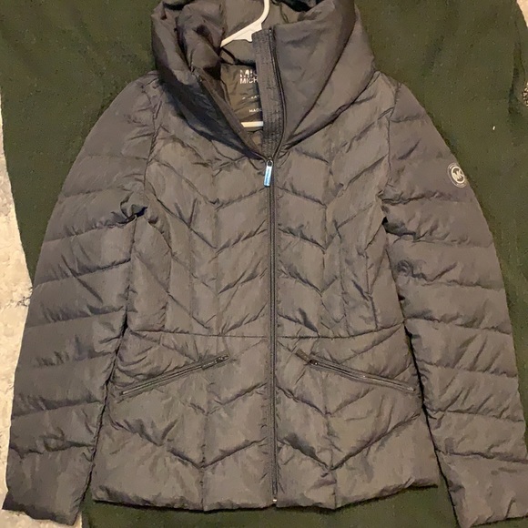 Michael Kors puffer jacket - Picture 2 of 4
